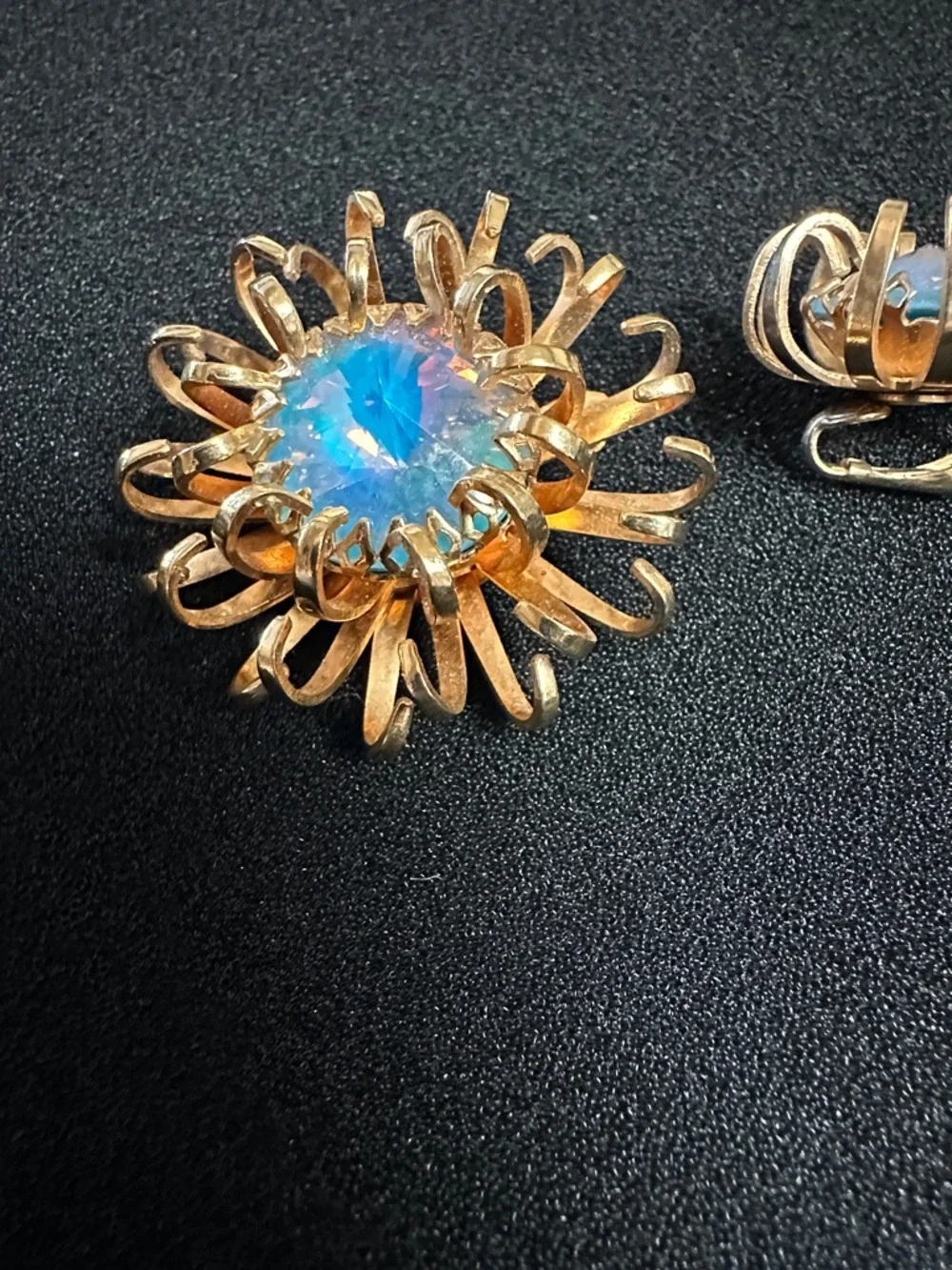 1969 Sarah Coventry Mystic Blue Brooch and Clip-On Earrings - Picture 10 of 13